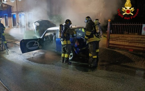 Incendio a Cadoneghe, auto a GPL in fiamme