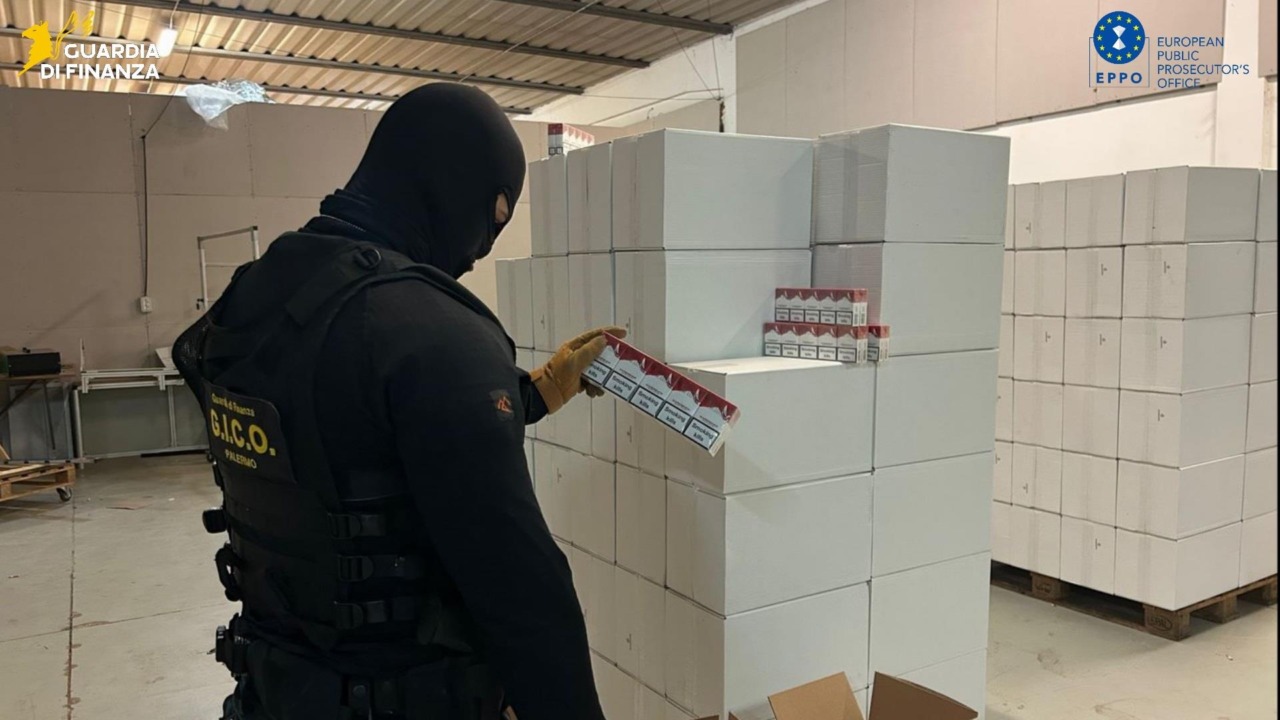 Sequestrato stabilimento clandestino per la produzione di sigarette a Vigonza