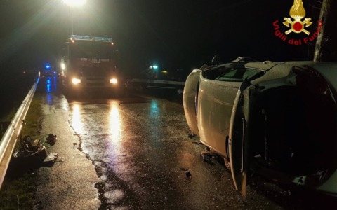 Incidente a Camposampiero: due auto coinvolte, una finisce rovesciata