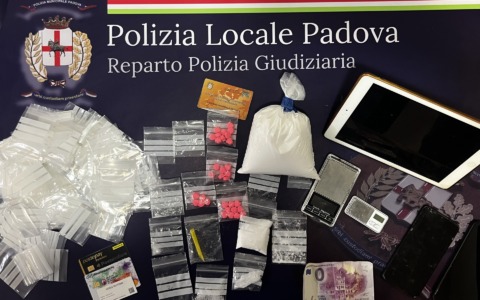 Spaccio a Padova: fermata 50enne con 600 grammi di ketamina e pasticche di ecstasy rosa