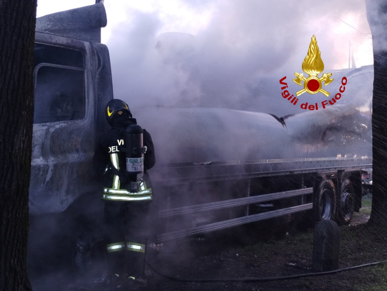 Autocarro va a fuoco a Monselice