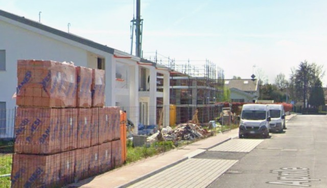 Precipita da sei metri mentre installa pannelli fotovoltaici: morto 50enne a Saonara