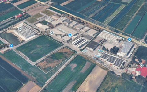 Cade dal tetto di un capannone a Candiana: grave operaio di 25 anni