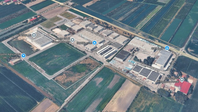 Cade dal tetto di un capannone a Candiana: grave operaio di 25 anni