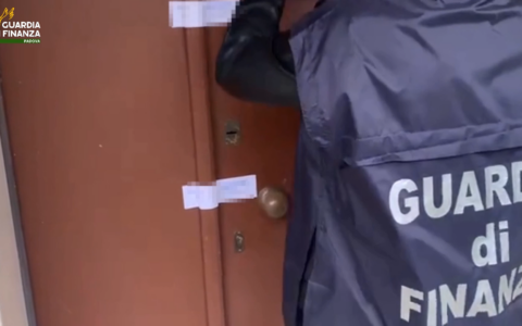 Evasione milionaria, sequestrati sette immobili: tra i beni confiscati una villa con campi da tennis