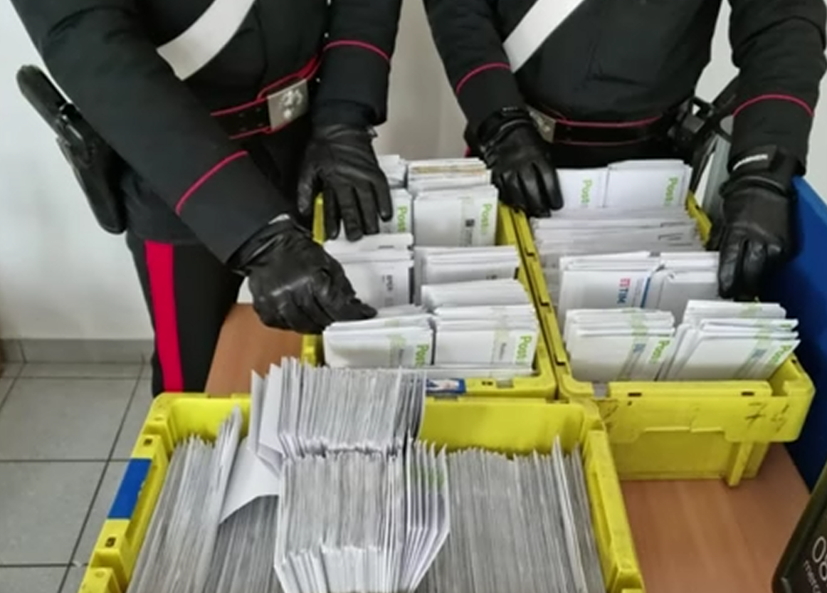 48enne rubava banconote da raccomandate al centro smistamento postale di Padova