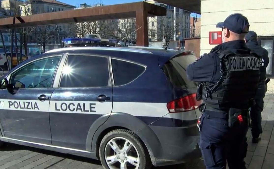 Truffavano passanti in piazzale Stazione a Padova, denunciato un trentenne dopo l’intervento della Polizia Locale