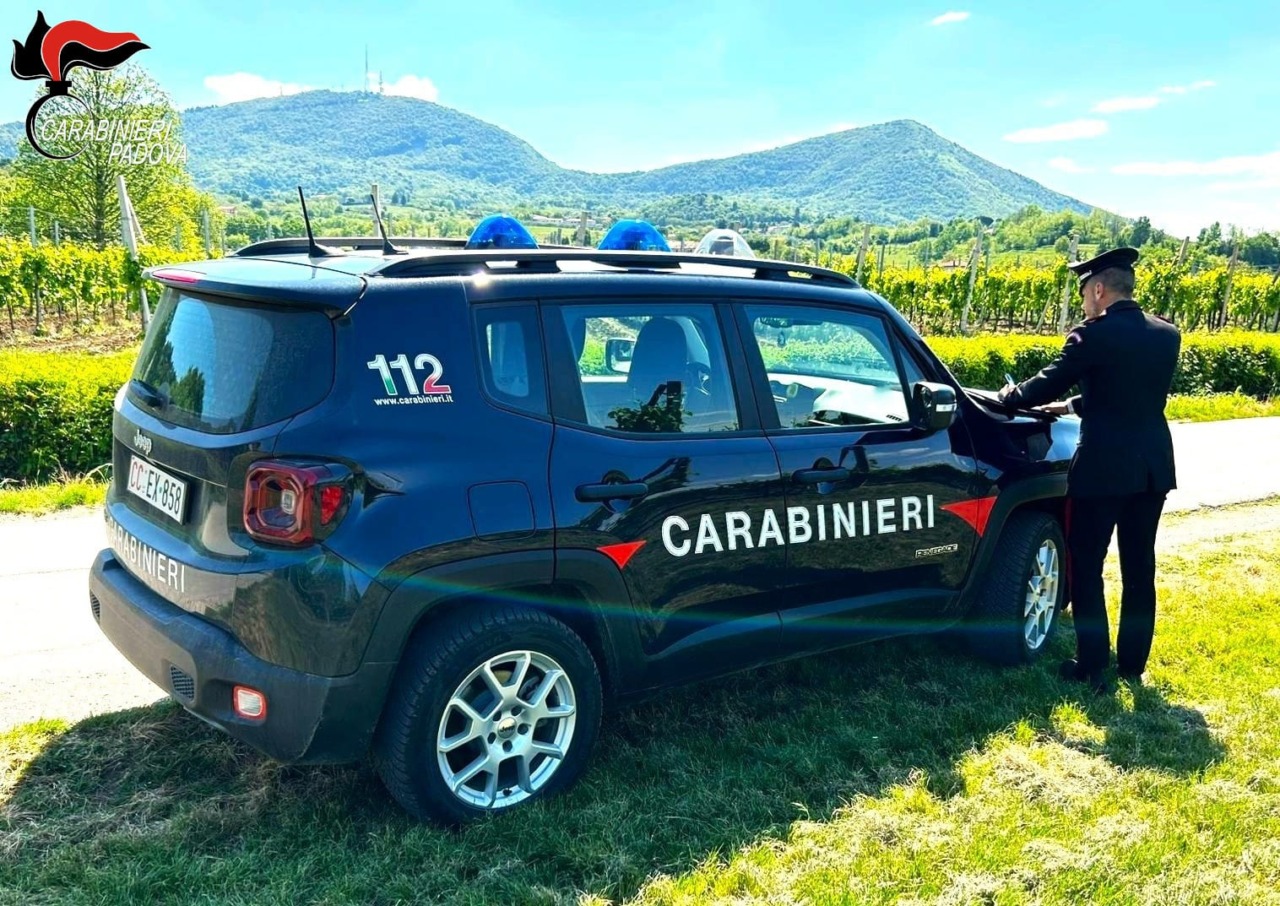 Spari contro ciclisti nel Padovano: denunciati due 18enni, usata carabina ad aria compressa