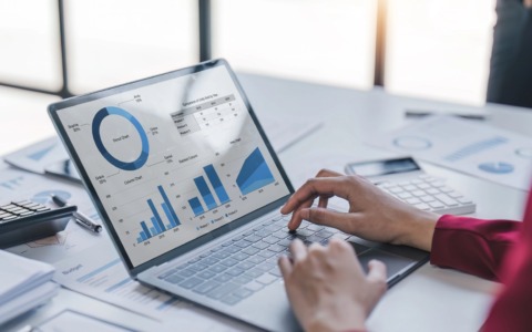 La matematica del risparmio: come trasformare €100 al mese in un capitale da €120.000