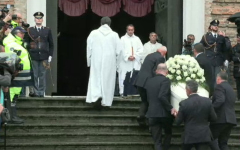 Padova si stringe attorno ad Alex Zanardi: l’addio al campione nella Basilica di Santa Giustina